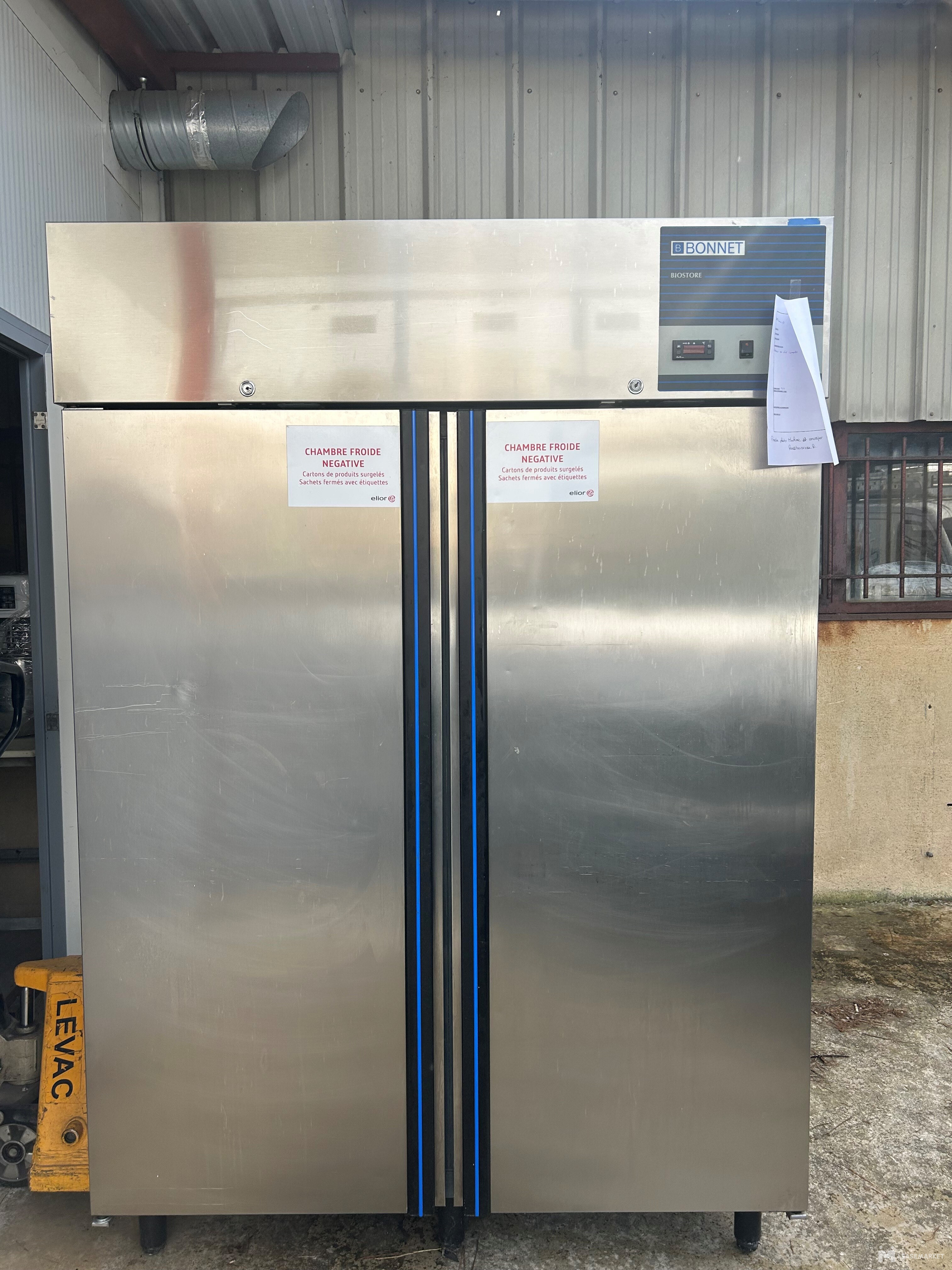 ARMOIRE DOUBLES PORTES