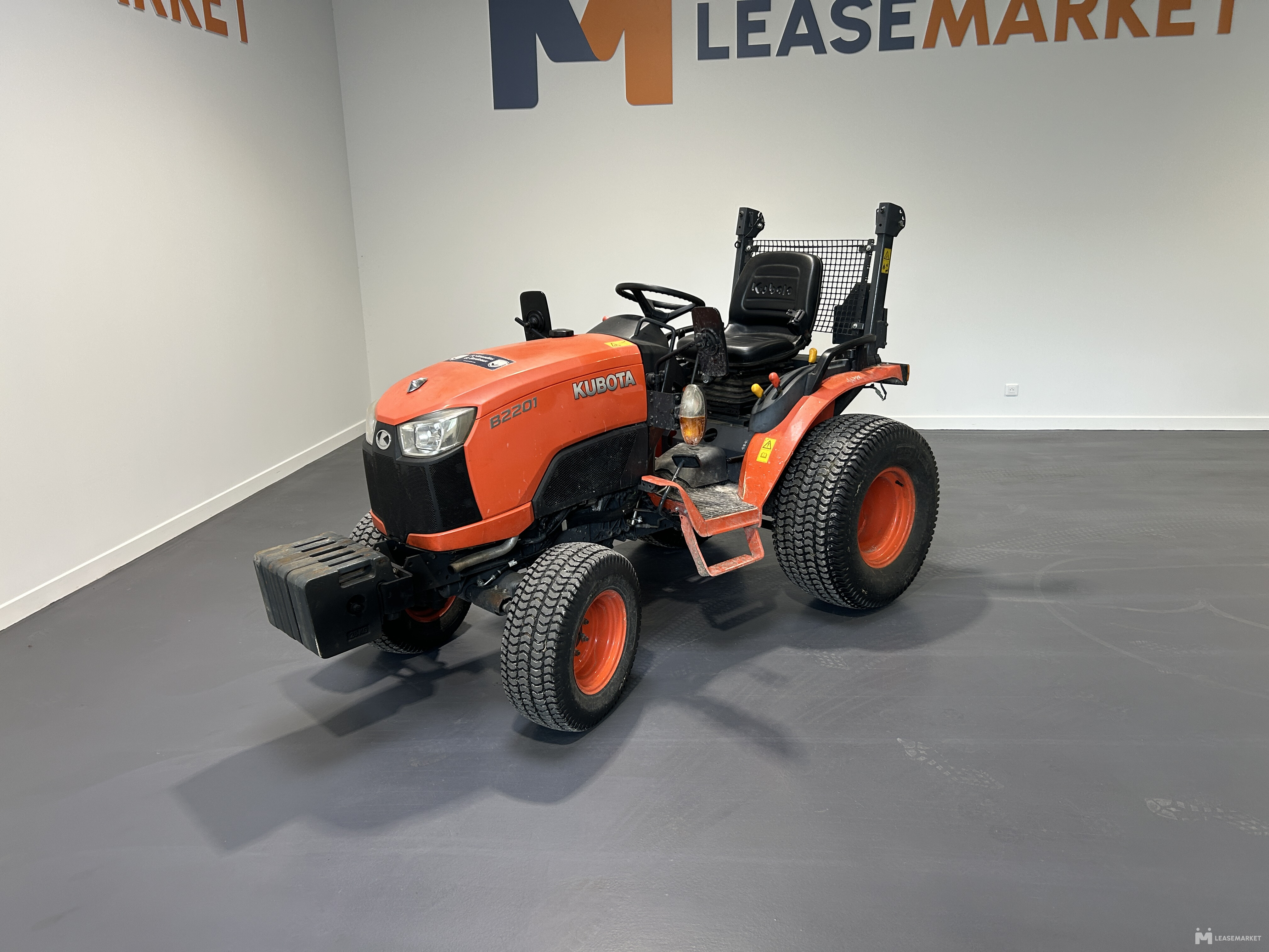 TRACTEUR KUBOTA B2201 DW | GYROBROYEUR KUBOTA GA 1000 | MASSE