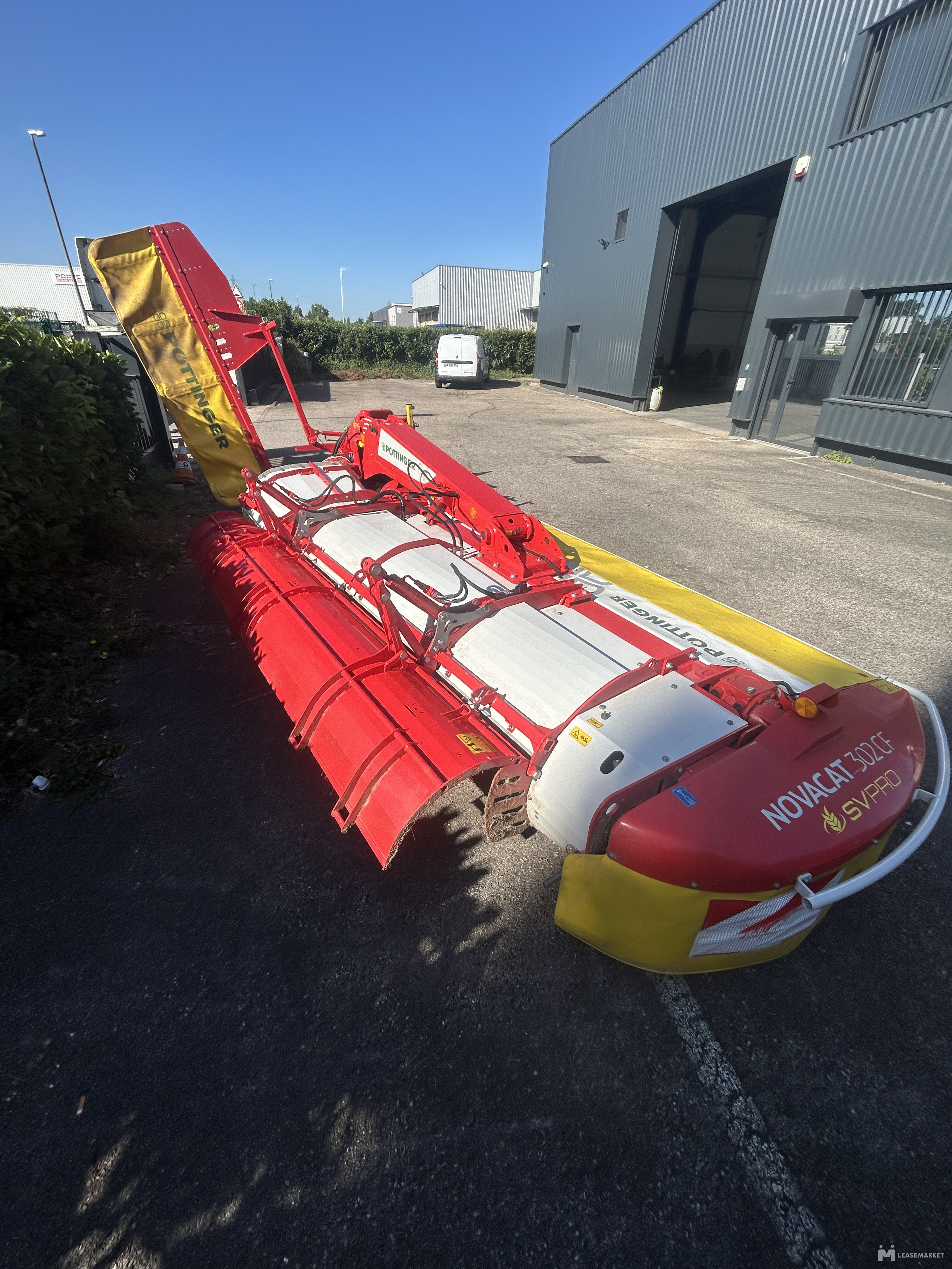 FAUCHEUSE ARRIÈRE PORTÉE POTTINGER NOVACAT 302 CROSS FLOW