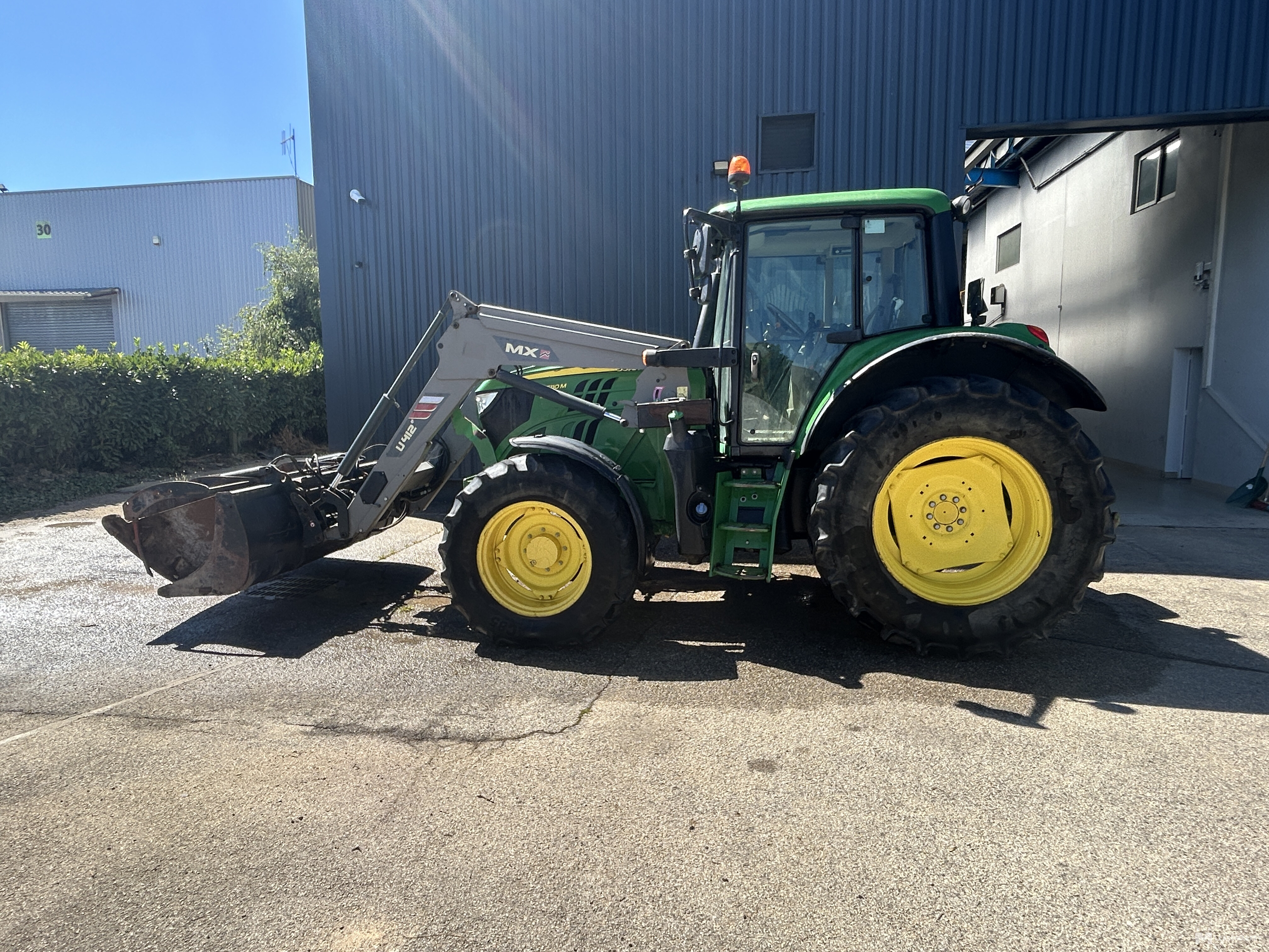 TRACTEUR JOHN DEERE 6110M AVEC CHARGEUR MAILLEUX